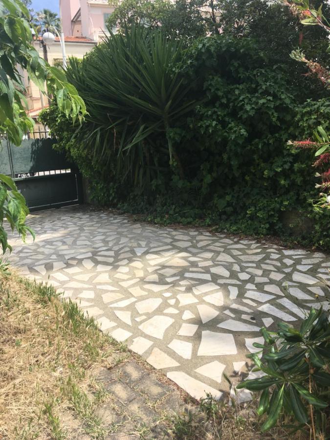 شقة Cozy House With Parking And Garden نيس المظهر الخارجي الصورة